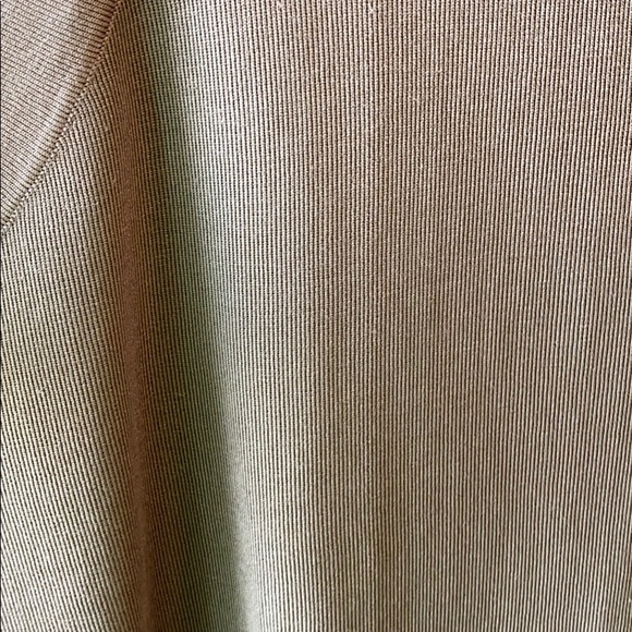 Top - Picture 2 of 3